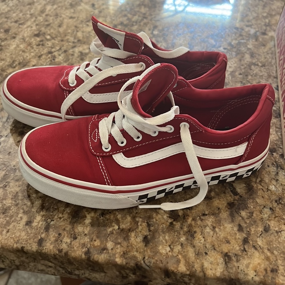 Vans (Ward) - Picture 2 of 4